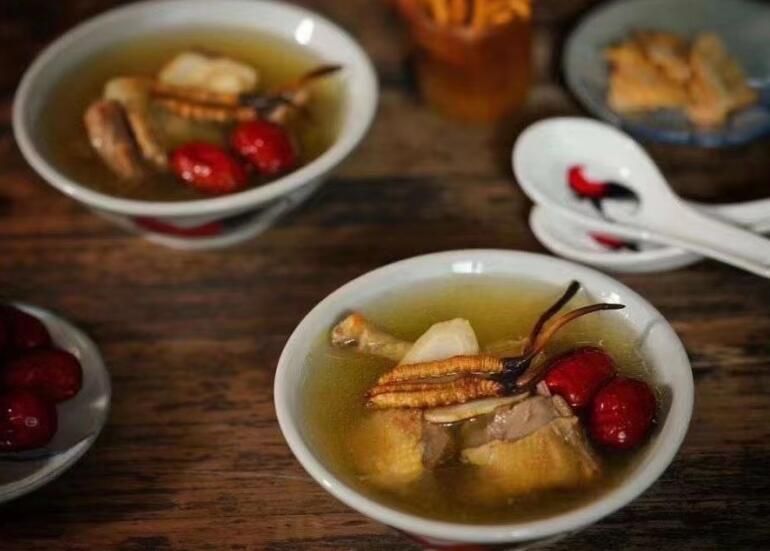 <a href=http://m.sdmkid.com/chifa/ target=_blank class=infotextkey>冬蟲夏草的吃法</a>