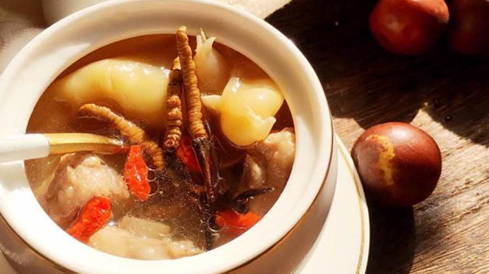 冬蟲夏草與什么泡水喝？養(yǎng)生搭配指南