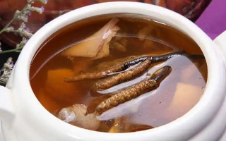 東強(qiáng)堂蟲(chóng)草清燉團(tuán)魚(yú)：秋冬滋補(bǔ)硬菜，一口鮮醇養(yǎng)身心